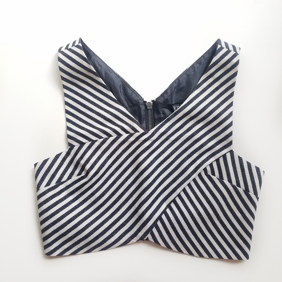 FOREVER 21 Sleeveless Striped V-neck crisscross Crop top Size Small - Picture 1 of 10